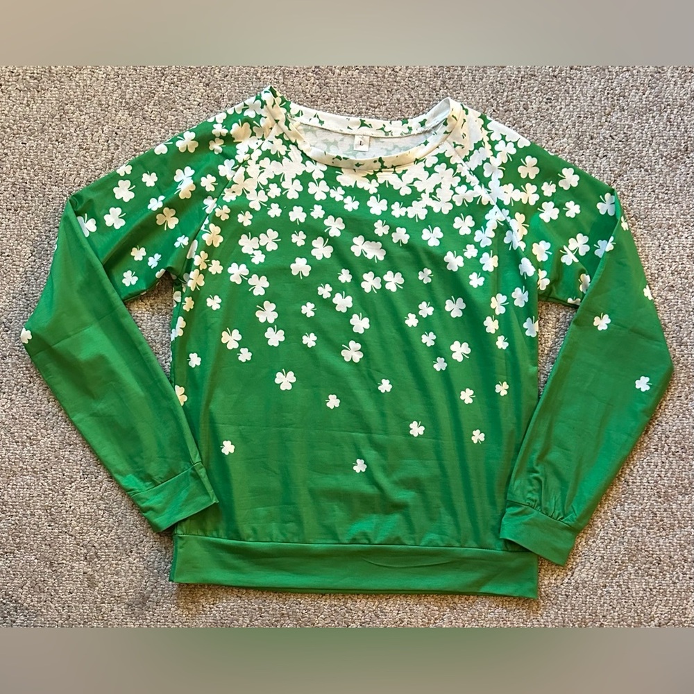 Cascade of Clovers Shamrocks Green Crewneck Lightweight Sweatshirt, Women’s Lg